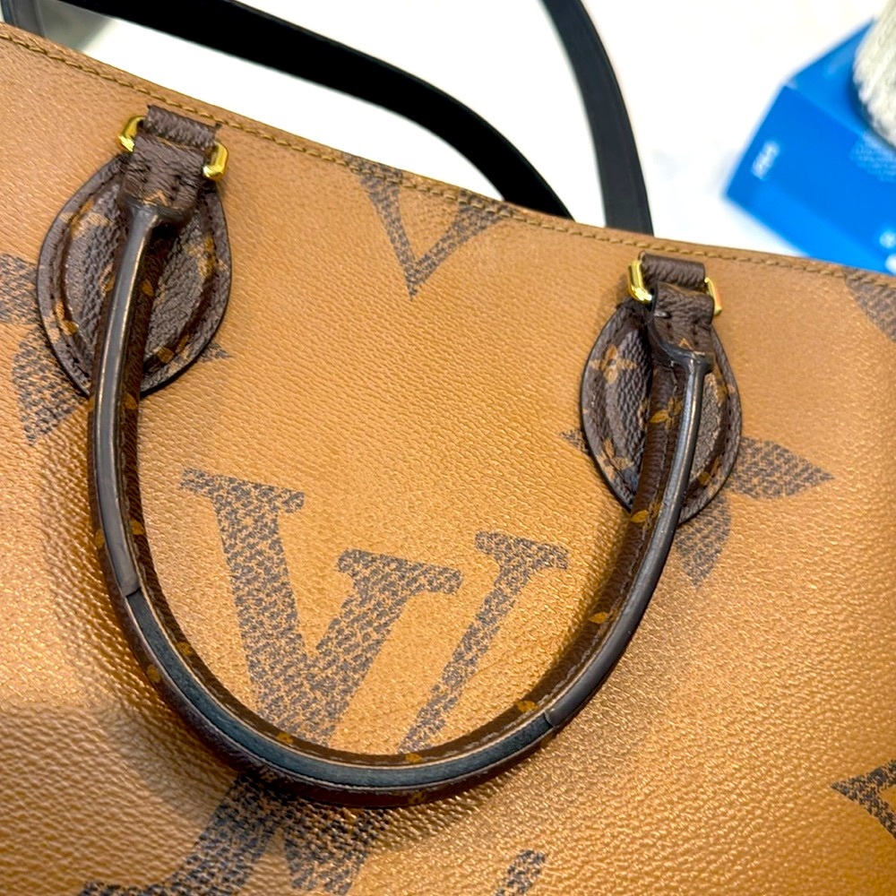 Authentic Louis Vuitton Brown OnTheGo MM Tote Bag - Picture 9 of 15